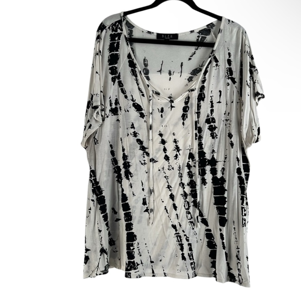 B.L.E.U. Cream & Black Tie Dye Short Sleeve V Neck Blouse size 3X EUC
